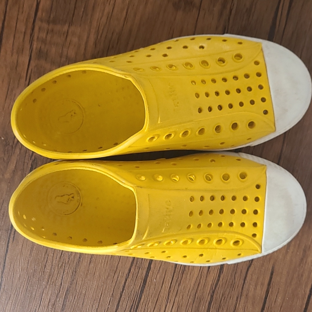 Gently worn natives- size 12 childrens